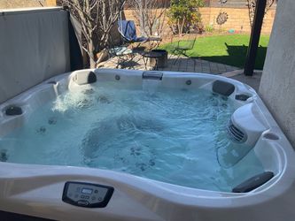 Jacuzzi J‑345 Hot Tub