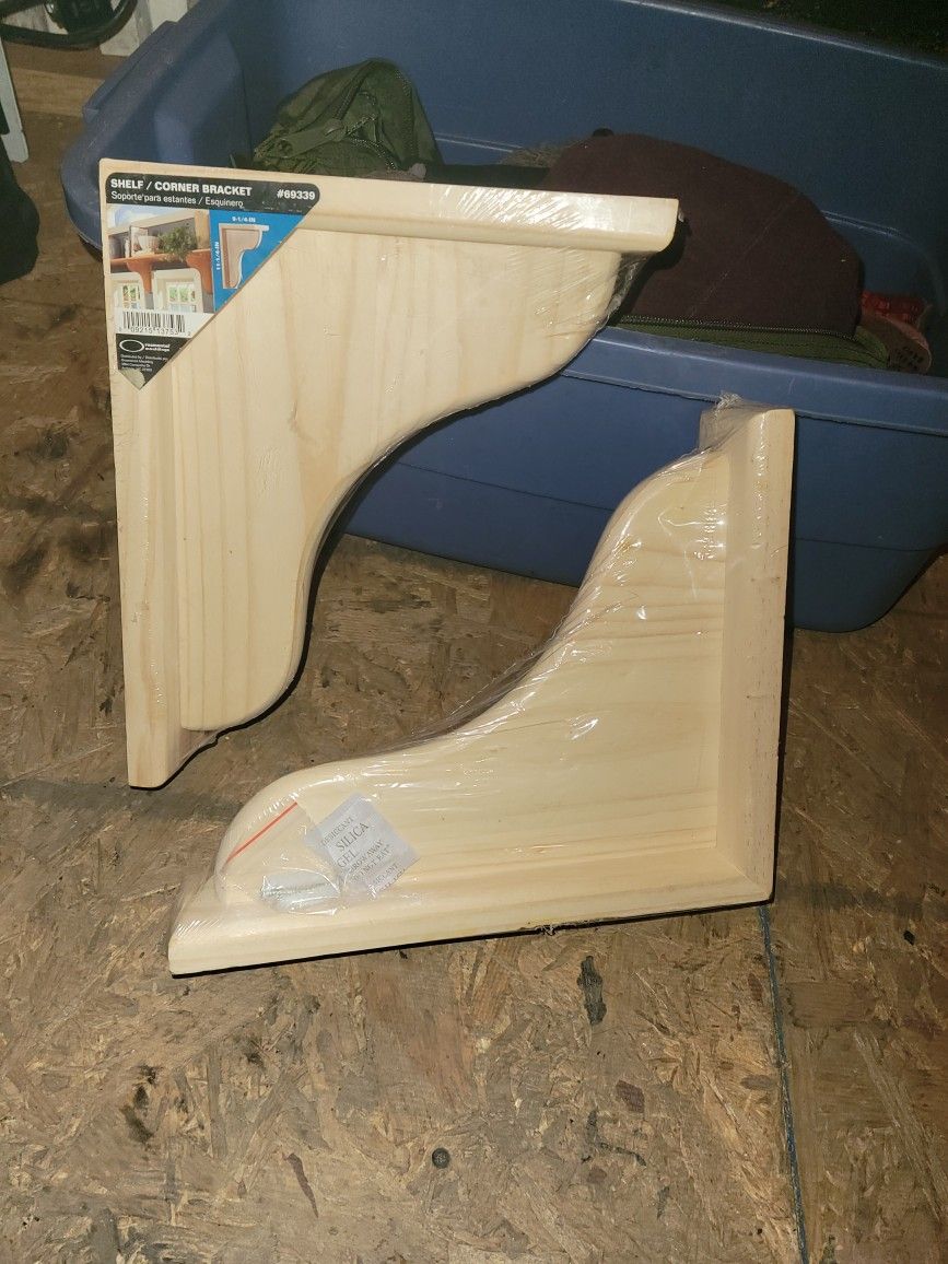 2 New Wood Shelf/Corner Bracket