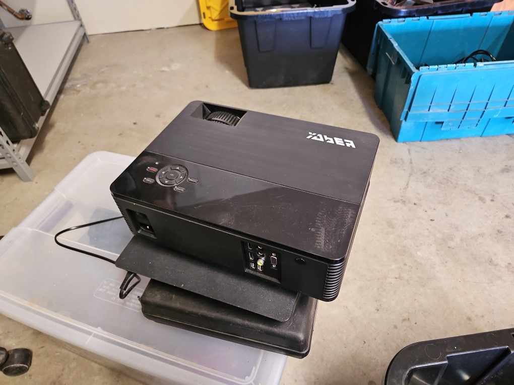Yaber Projector