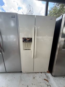 Whirlpool side by side refrigerator 36”W