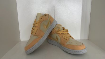 Woman Air Jordan 1 Lows