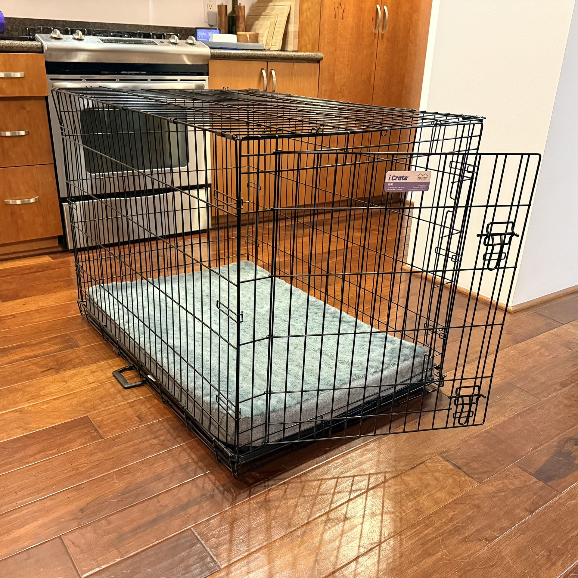 Gently Used Dog Crate & Pad- Large Size