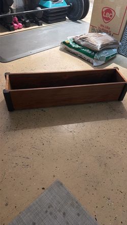 Cedar plant box