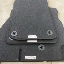  jeep Cherokee front and back floor mats / brand new
