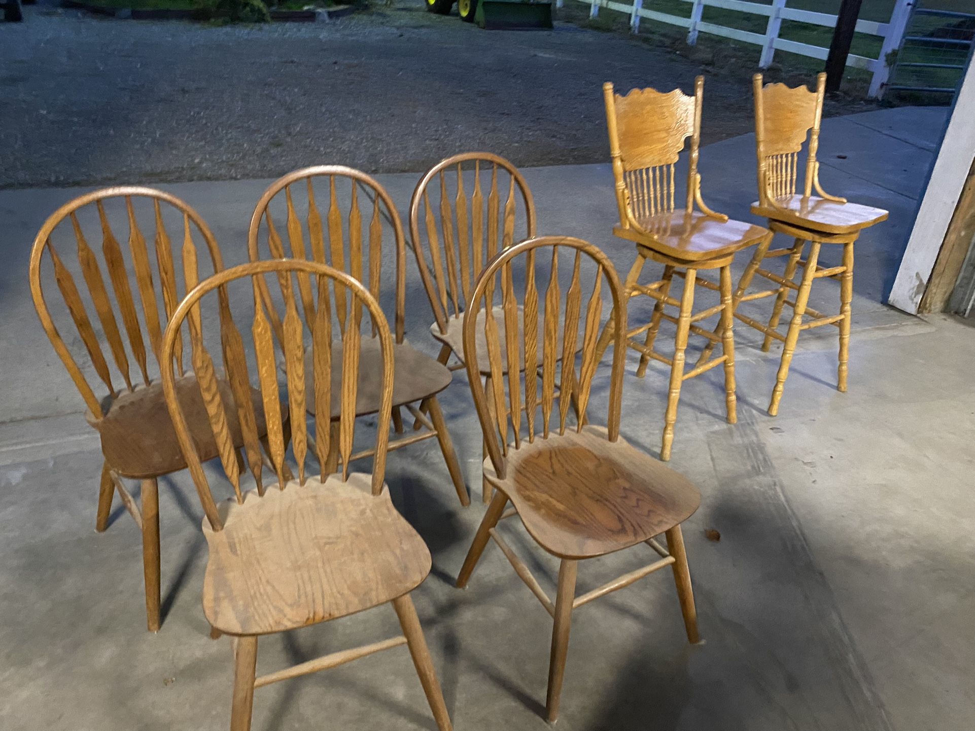 Chairs Stools DEAL. Will Deliver In Puyallup Sumner Orting Spanaway