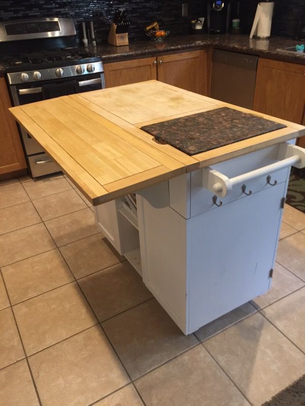 Kitchen island/cupboards