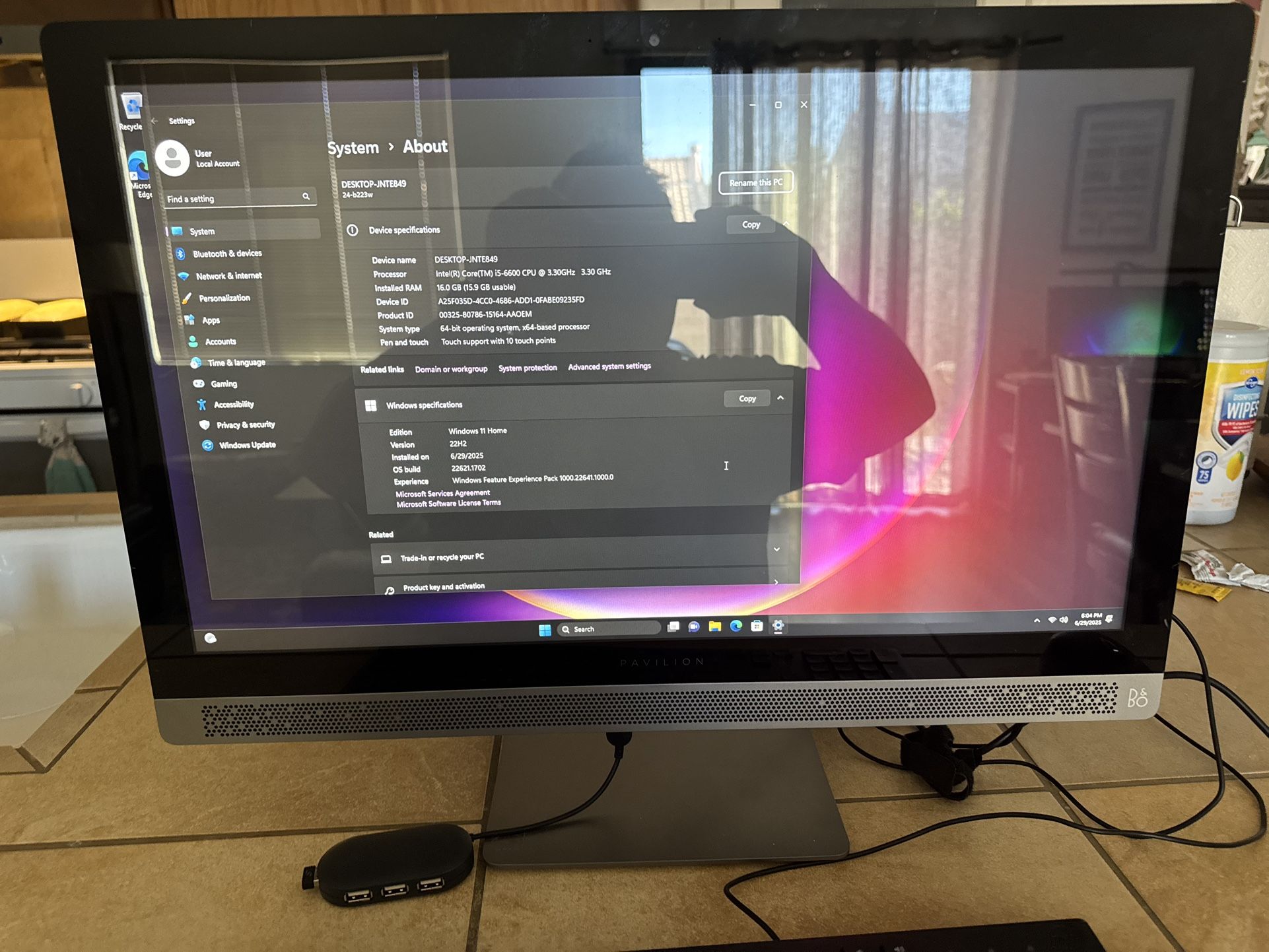 HP All In One 24” Touchscreen, I5-6500, 16 gb DDR4, 512 GB SSD, WiFi, BT, Windows 11