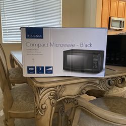 Insignia Microwave Oven 700 Watts (read description) for Sale in Modesto,  CA - OfferUp