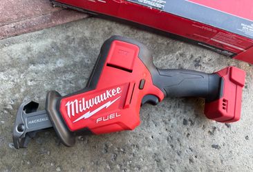 Milwaukee M18 Cordless fuel hacksaw