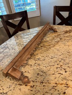 31 1/2 Scalloped Wood Shelf