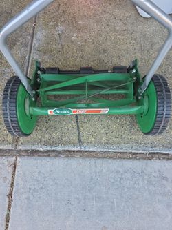 Pushing land mower
