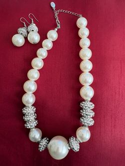 Pearl Statement Necklace w/ Earrings