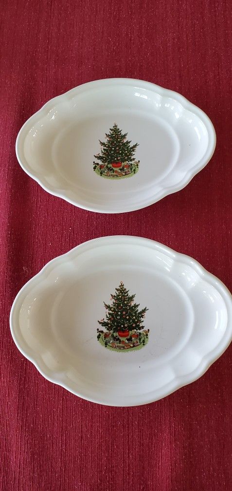 Christmas tree 8 inch serving dishes