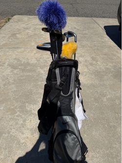 Right handed juniors clubs and bag