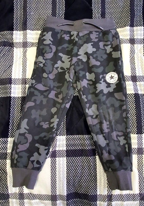 Converse Toddler Fleece Camo Pants. 4T