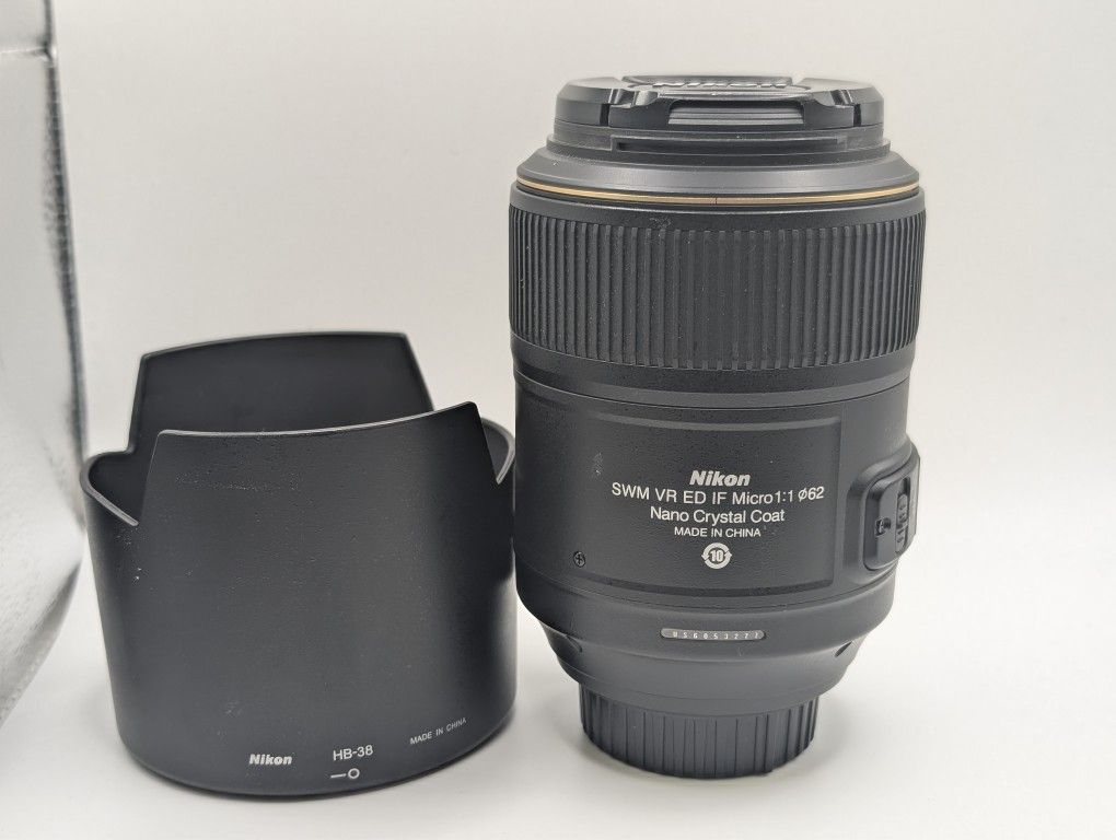 Nikon AF-S Micro Nikkor 105mm f/2.8G ED Lens w/ Hood