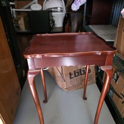Bombay Co, Queen Anne Style Side or Tea, Occasional Cherry Table 
