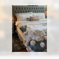 Luxury King Size Crate & Barrel Hybrid Mattress and Adjustable Bebframe With Remote