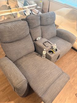 Recliner chairs w/console & cup holders
