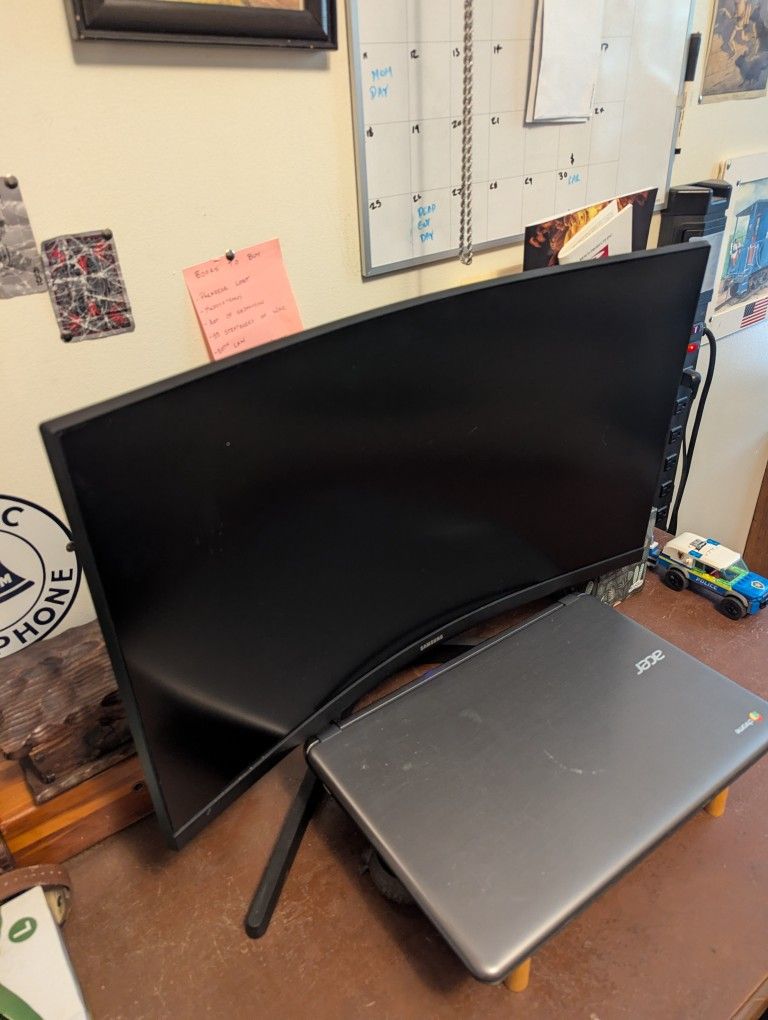 SAMSUNG Curved Gaming Monitor