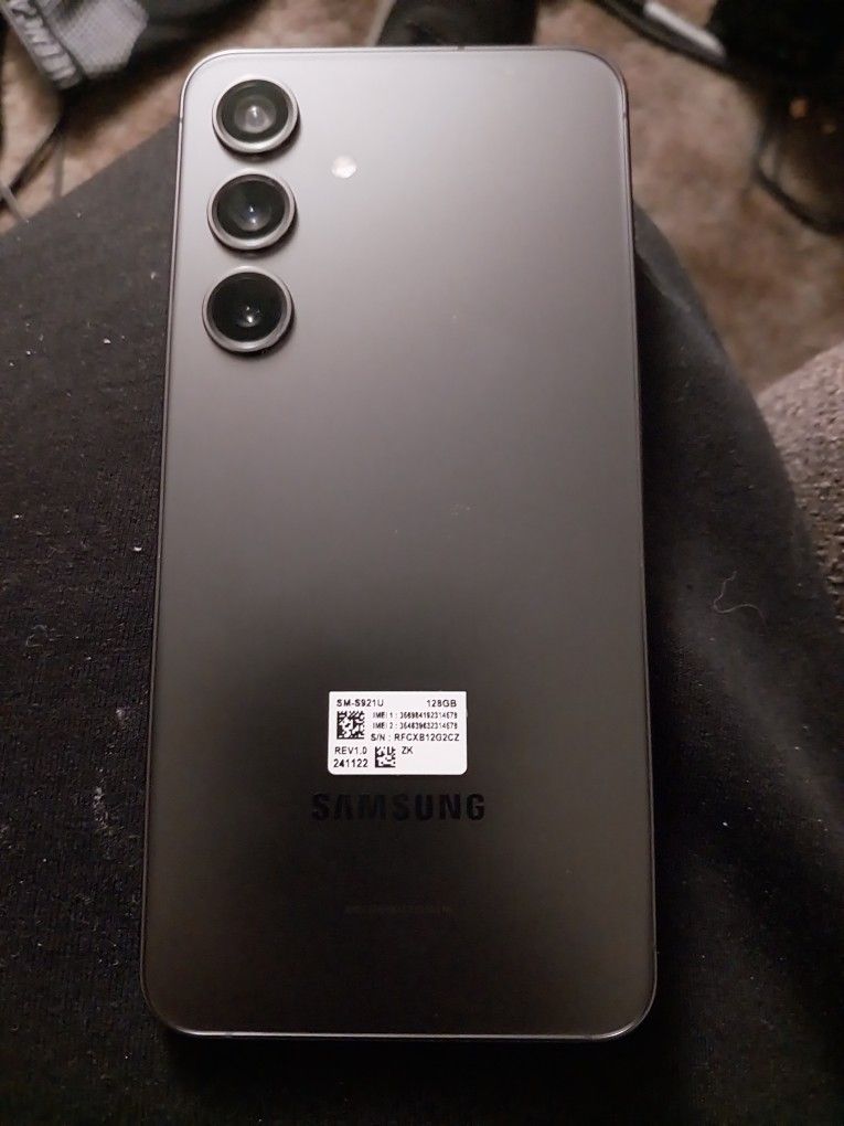 Samsung S24 5G Practically New; Perfect Condition. (My Mother Never Got Used To It)