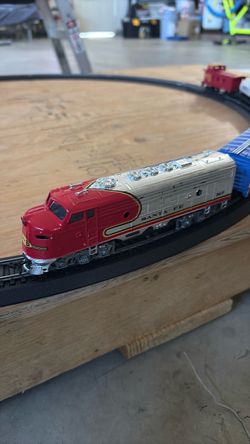 Santa Fe Model Train Set with Track