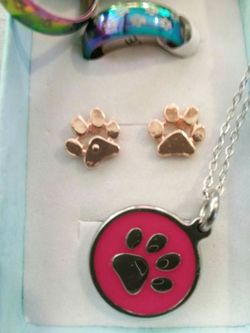 "A Sparkle Above" Pet lovers paw jewelry!! Checkout my other offers for discounts!