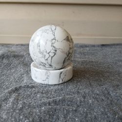 Howlite Sphere & Holder 