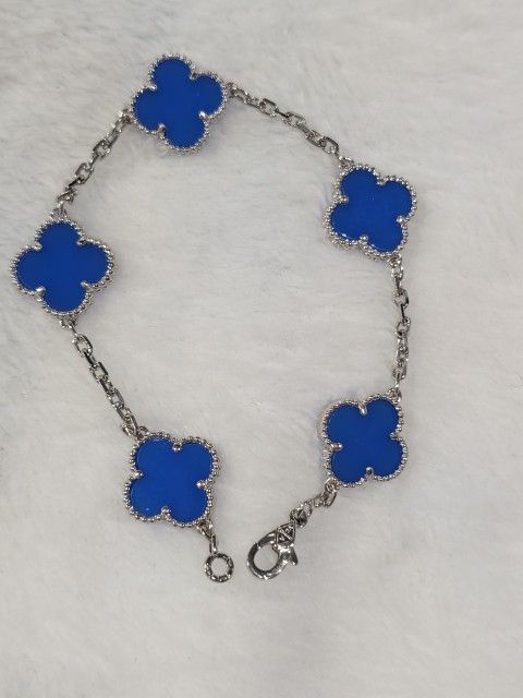 New Van Cleef Clover Bracelet In Classic Blue