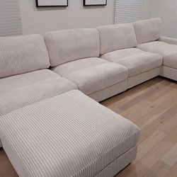 New Modular Sectional Couch with Comfy wide Chaise! Free Delivery 🚚!