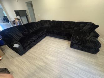 BRAND NEW OVER SIZED SECTIONAL SOFA