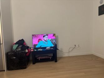 Hiro Roku 40” 1080p Full HD Smart TV