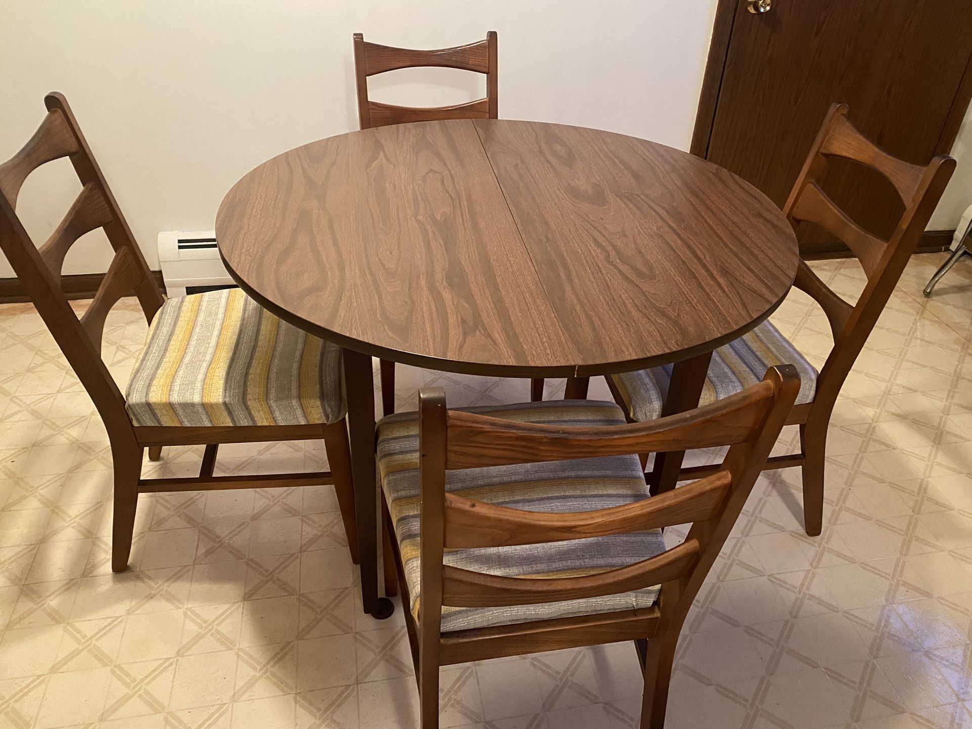  Kitchen Table And Chairs