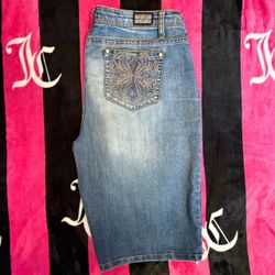 denim jean shorts with embroidered pockets