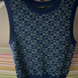 XS blue heart pattern cropped sweater vest