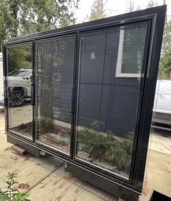 FREE Hussmann 3 Door Refrigerator