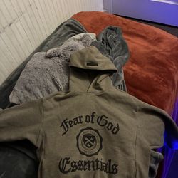 Essential hoodie kids size small