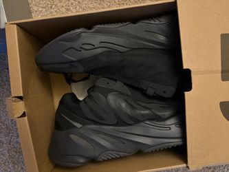 Adidas Yeezy 700 MNVN Sneakers
