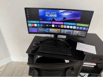 LG Smart Monitor with Keyboard, Mouse & Remote - Like New