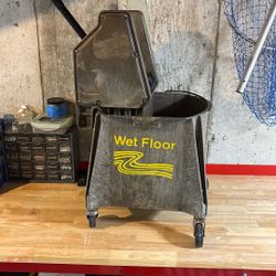 commercial RubberMaid mop bucket 