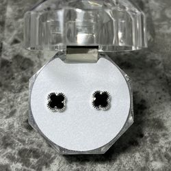 ✨Beautiful Van-Inspired Onyx Studs – Sterling Silver 🍀🖤✨