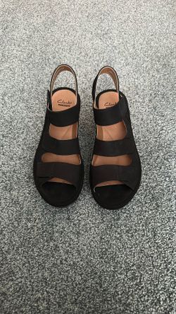 Clarks Cushioned Sandals Women’s Size 6B Black NEW