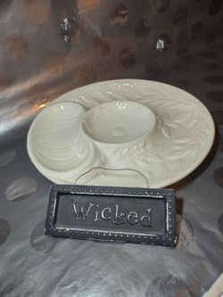 Vintage ceramic 10-in serving platter with metal wicked sign