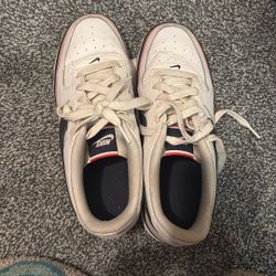 White/navy Forces Size 8 Woman’s 