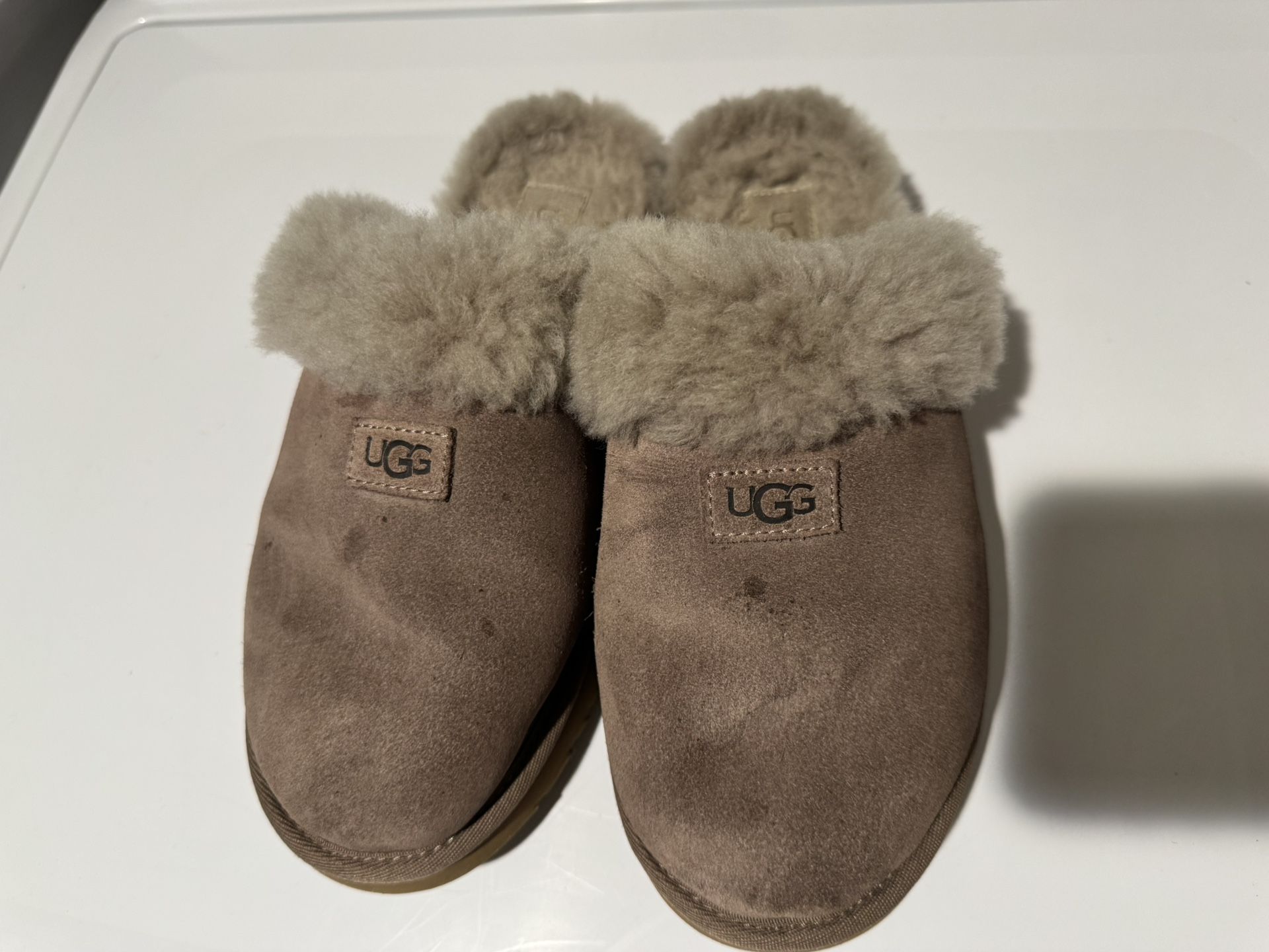 UGG 8