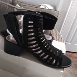 Women's Sandals Heels Size 5 But Sits Like A 7 And 1/2 In Black Asking For $15 New