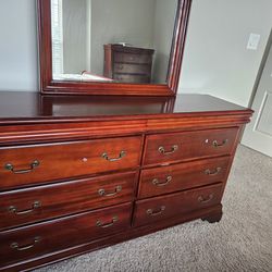 Dresser With mirror