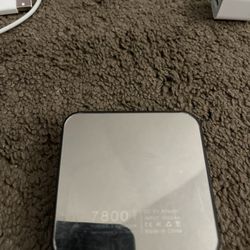 7800 Portable Charger