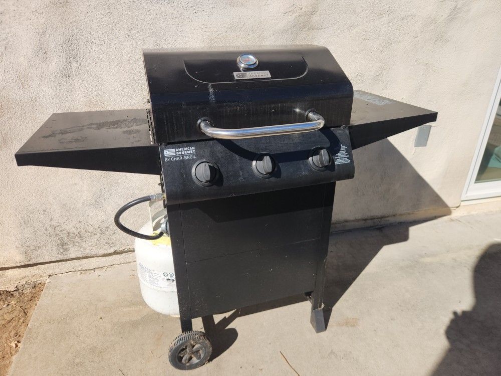 Gas BBQ Grill, good condition!