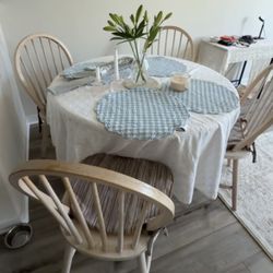 round table & 4 chairs 